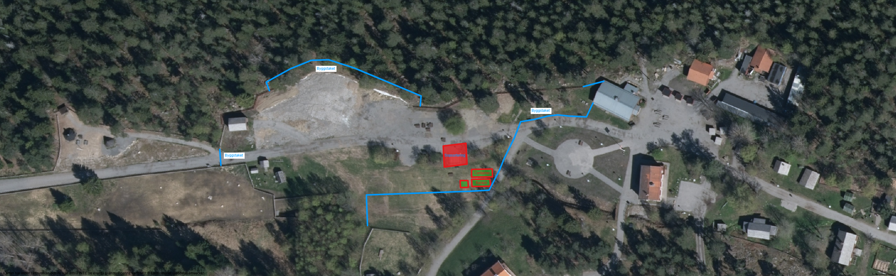 En bild taget ovanifrån som visar var byggstaketet kommer vara runt området där lekplatsen ska bli.